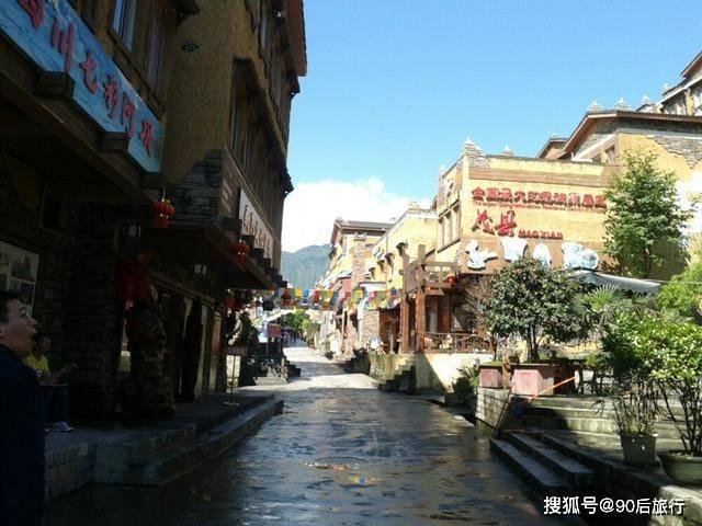 智慧问答网-我女生16岁,在游泳馆穿三点式特引人注目怎么办?的专业问答平台